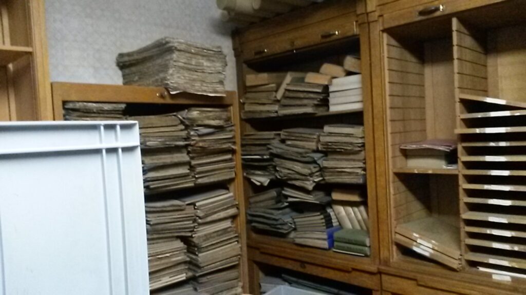 Berge von Akten mussten aus dem alten Rathaus geholt werden.