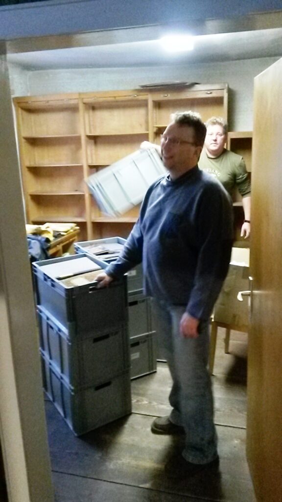 Jede helfende Hand war gefragt, um das alte Rathaus leer zu räumen